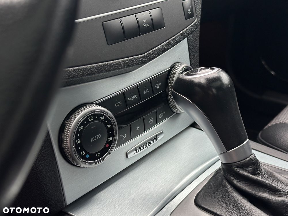 Mercedes-Benz Klasa C 180 T BlueEFFICIENCY 7G-TRONIC Avantgarde - 22