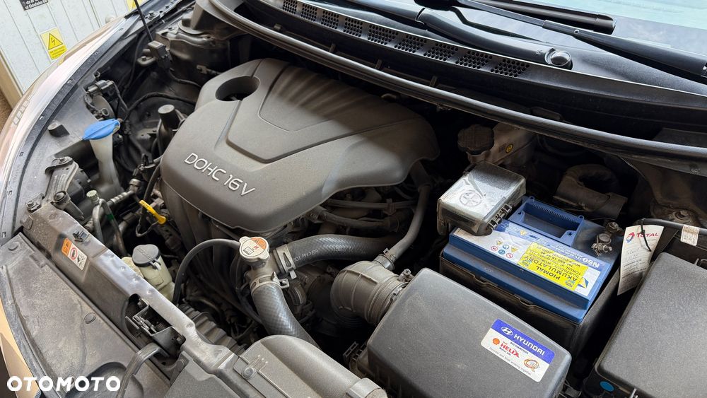 Hyundai Elantra 1.6 Classic + - 25