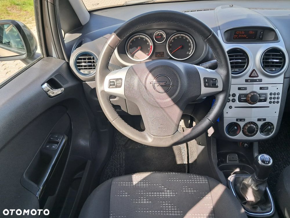 Opel Corsa 1.4 16V 150 Jahre - 14