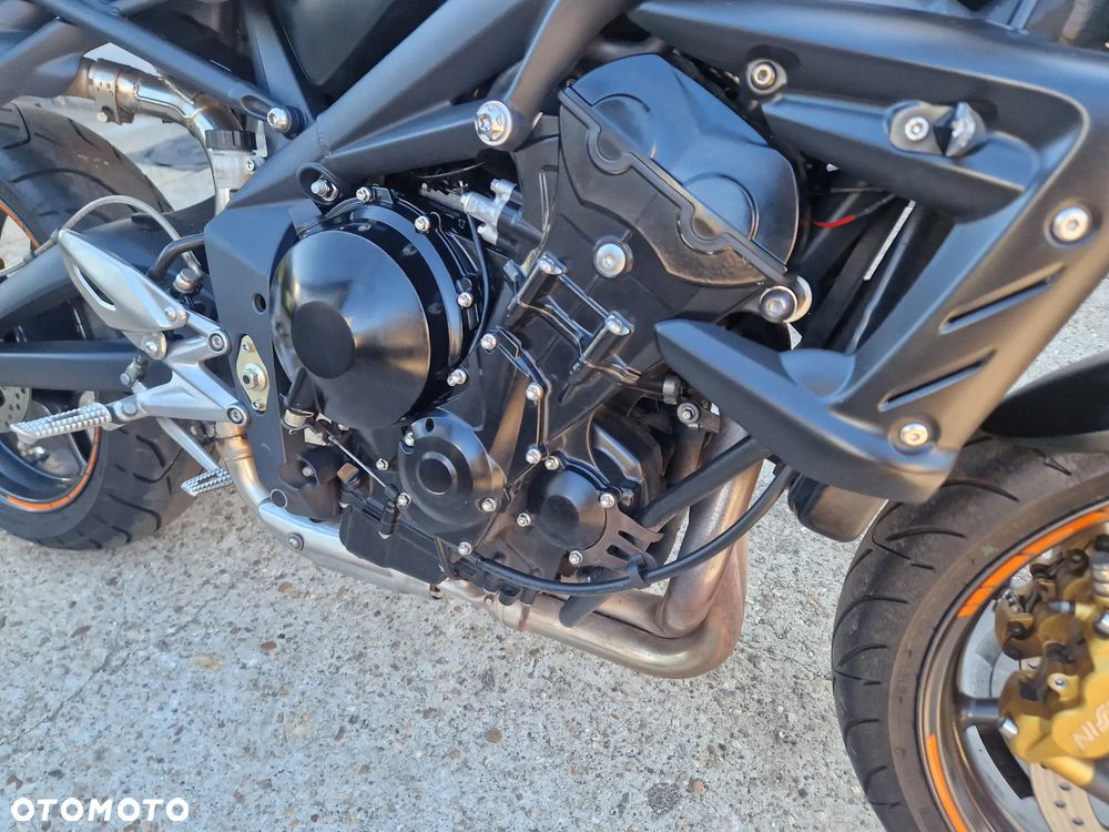 Triumph Street Triple - 12