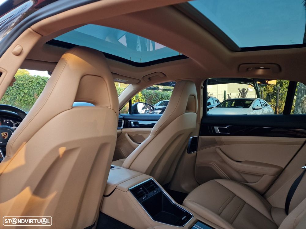 Porsche Panamera 4 E-Hybrid Edition 10 Anos - 16