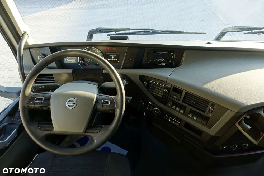 Volvo FH 500 GLOBETROTTER / STANDARD/ AUTOMAT / EURO 6 / KLIMATYZACJA POSTOJOWA/ 2 ZBIORNIKI PALIWA - 25
