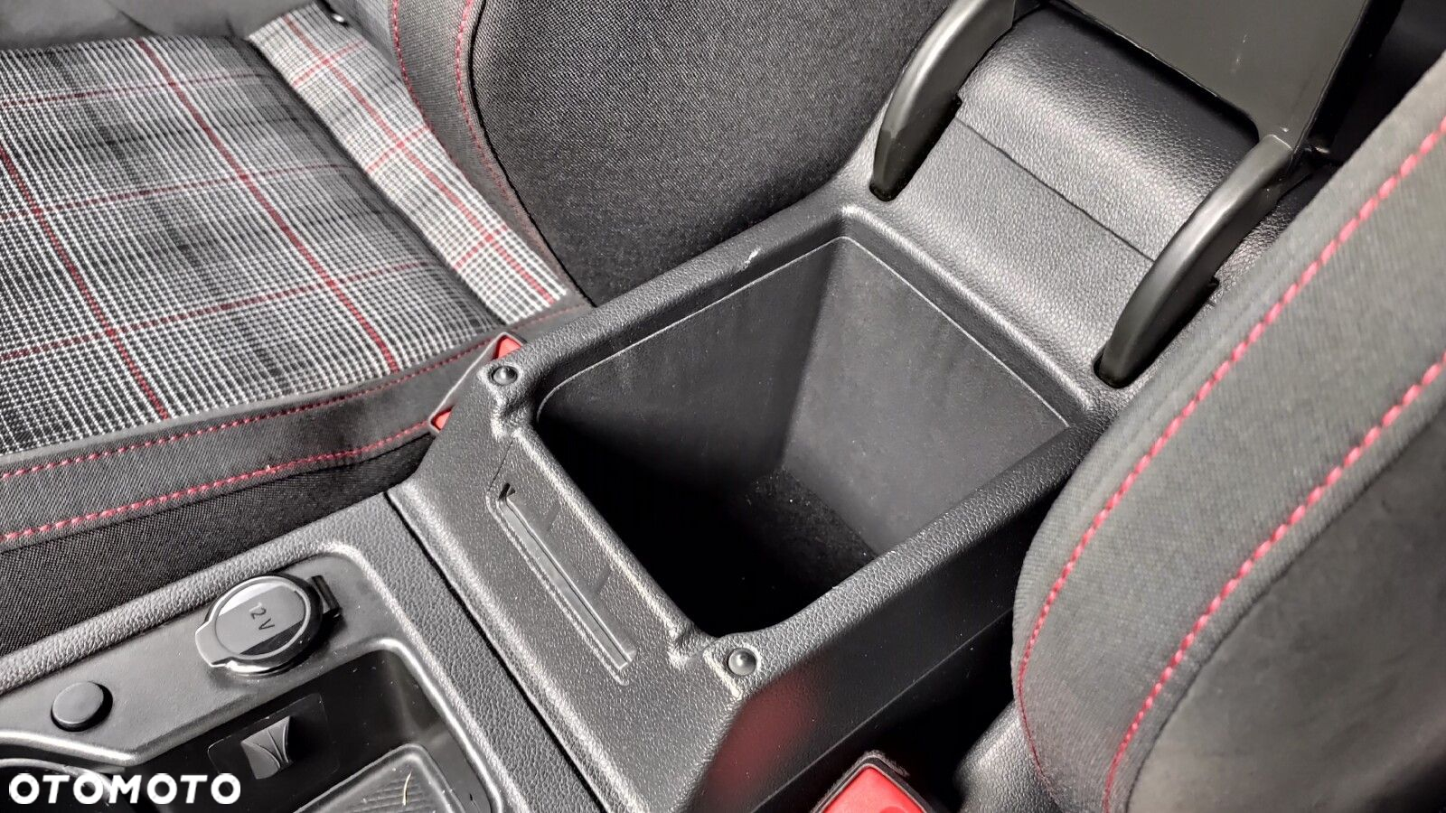 Volkswagen Golf - 28