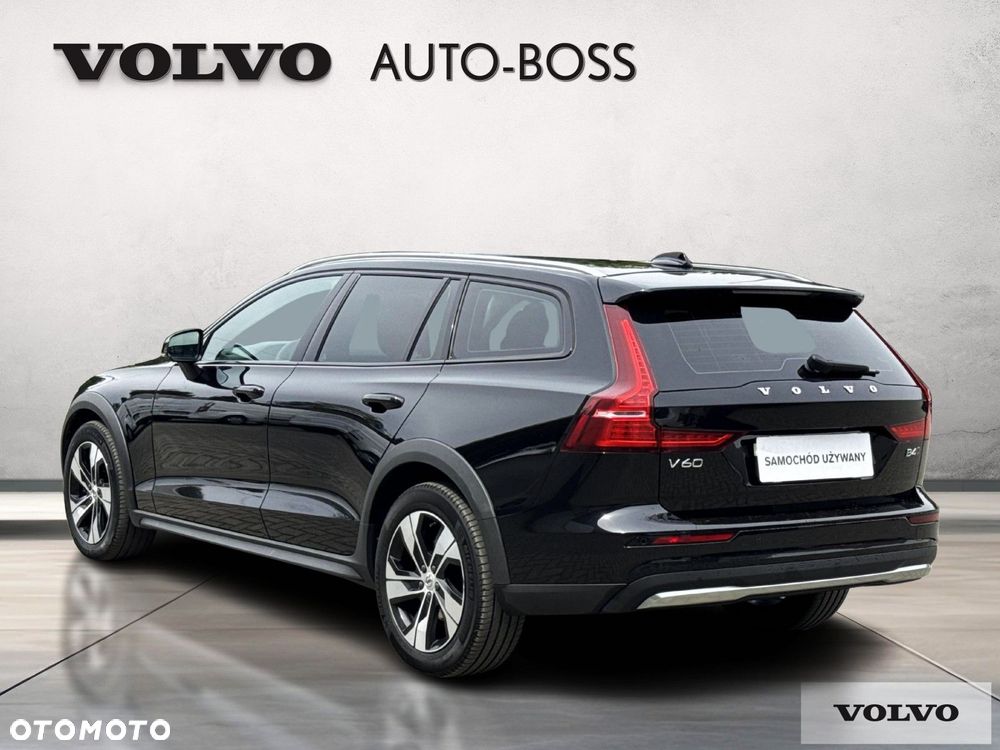 Volvo V60 Cross Country - 3