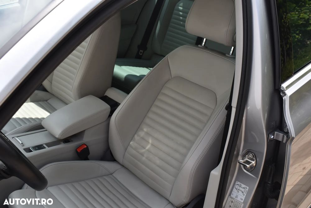 Volkswagen Passat Variant 2.0 TDI 4Mot DSG Highline - 9