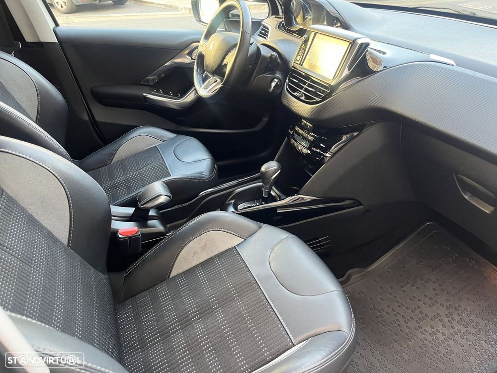 Peugeot 2008 1.2 PureTech Allure EAT6 - 14