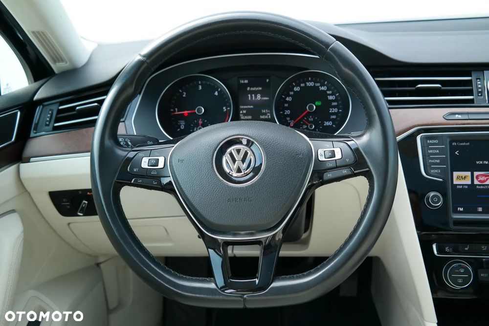 Volkswagen Passat 2.0 TDI Bi-Turbo BMT 4Mot Highline DSG - 19