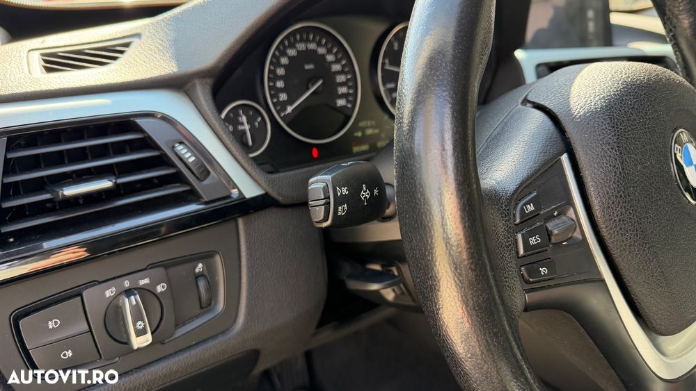 BMW Seria 3 320d Aut. Sport Line - 31