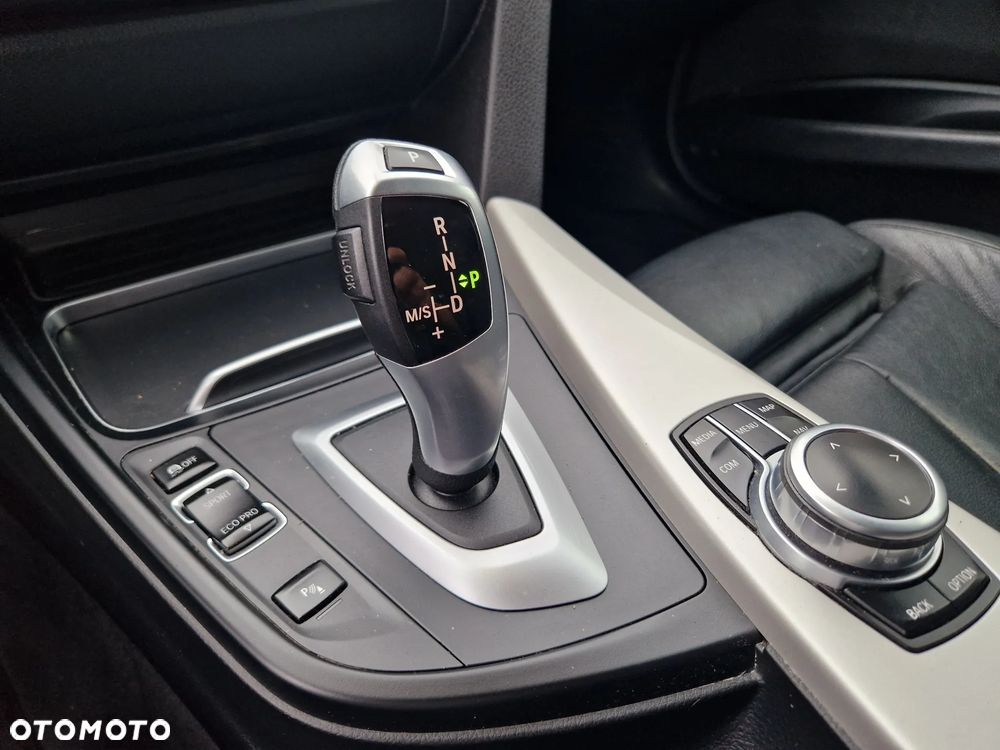 BMW Seria 3 318d M Sport - 14