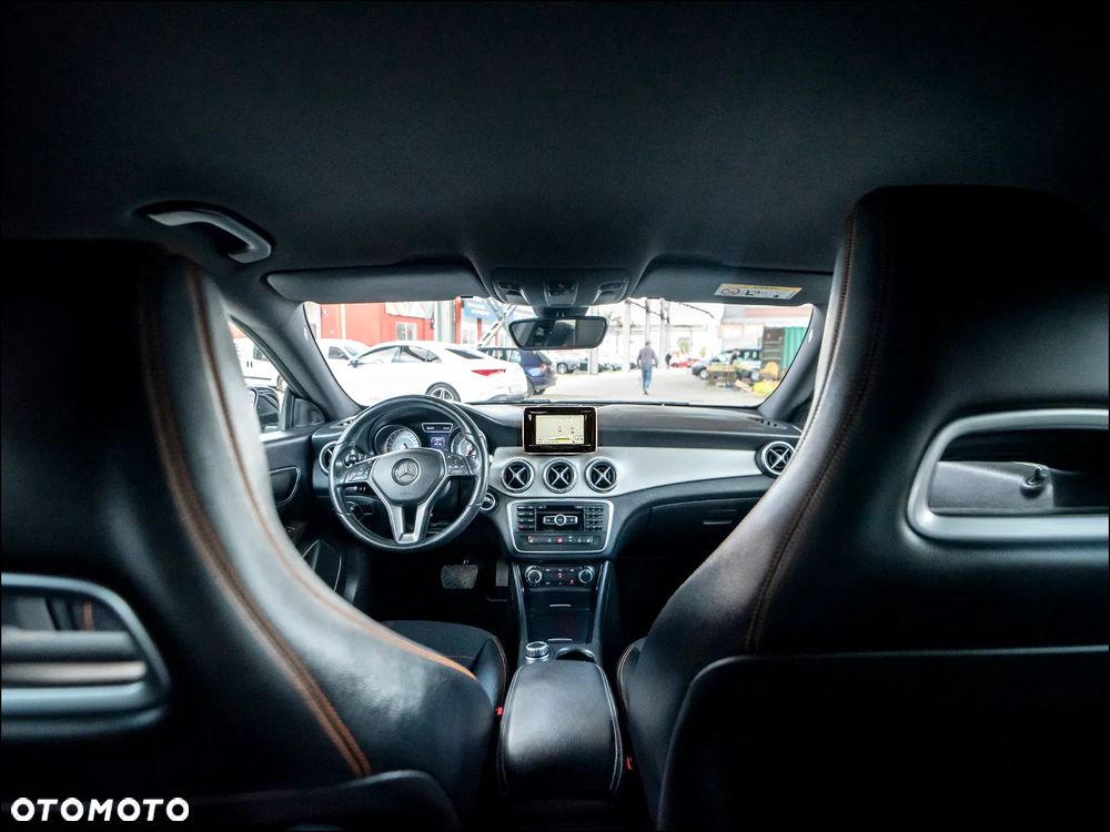 Mercedes-Benz CLA 180 7G-DCT Urban - 17