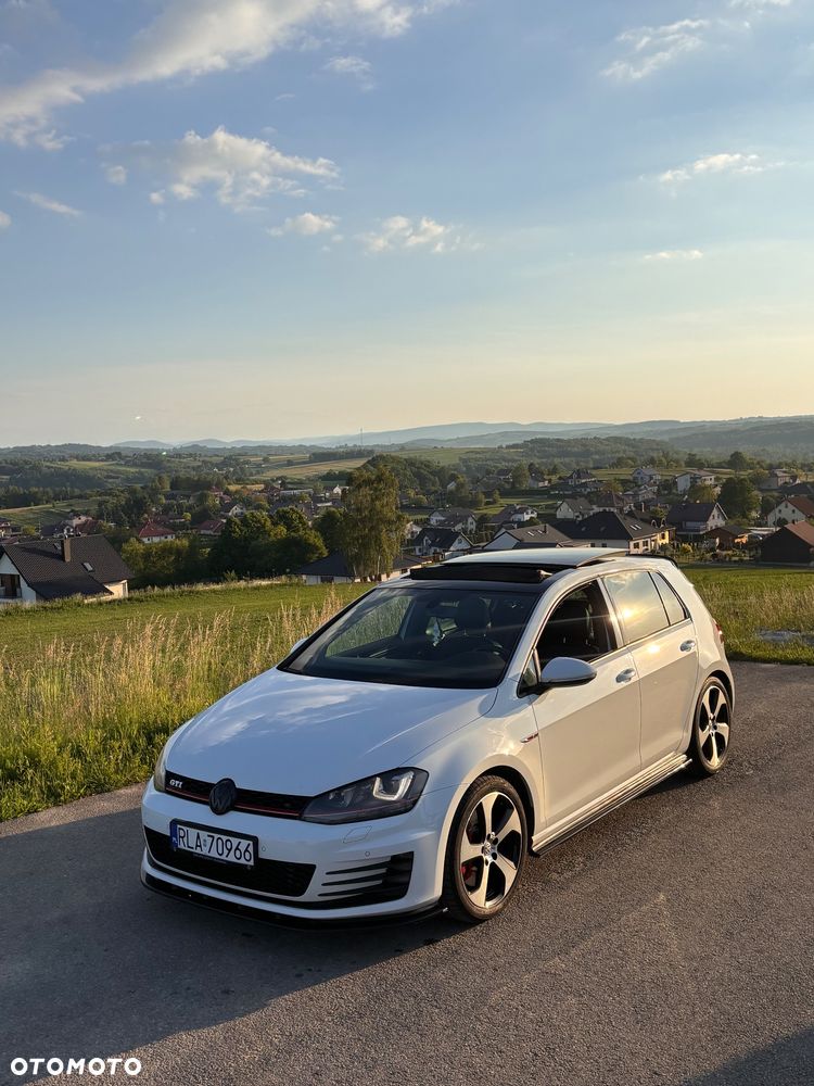 Volkswagen Golf - 6