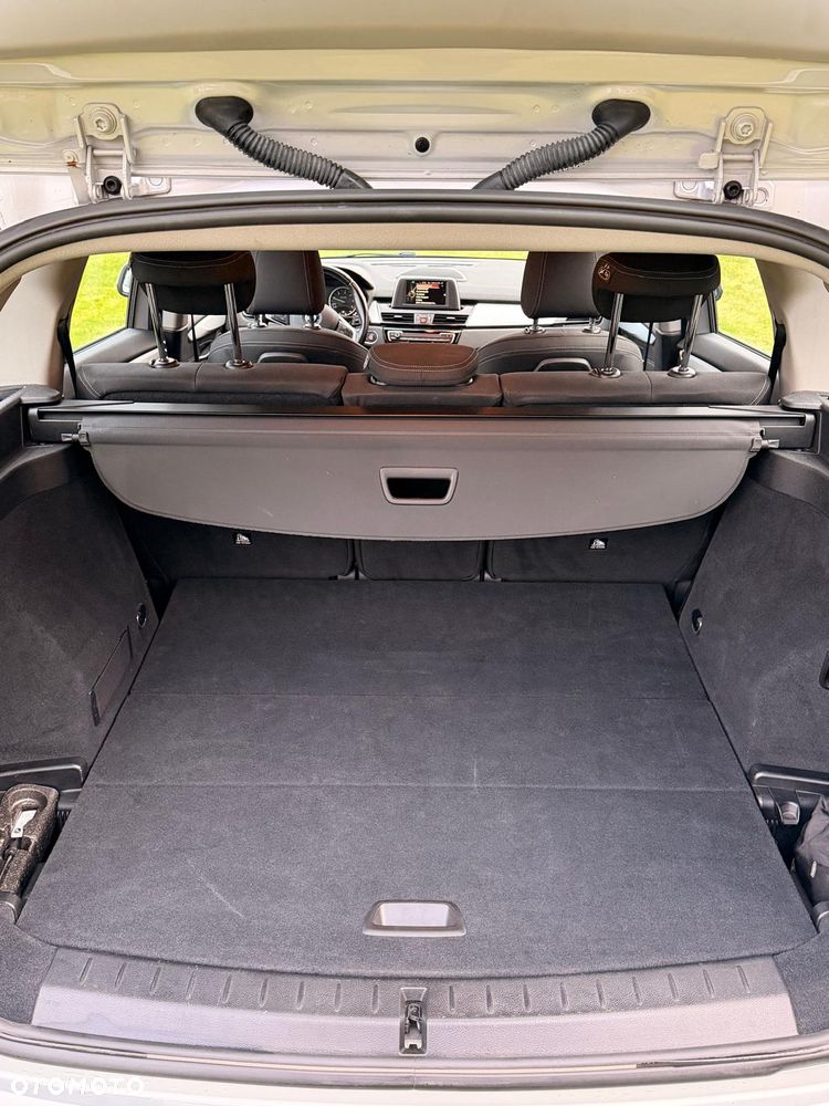 BMW Seria 2 218d - 11