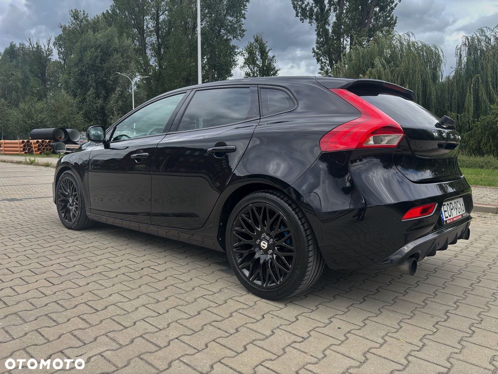 Volvo V40 D2 R-Design - 3
