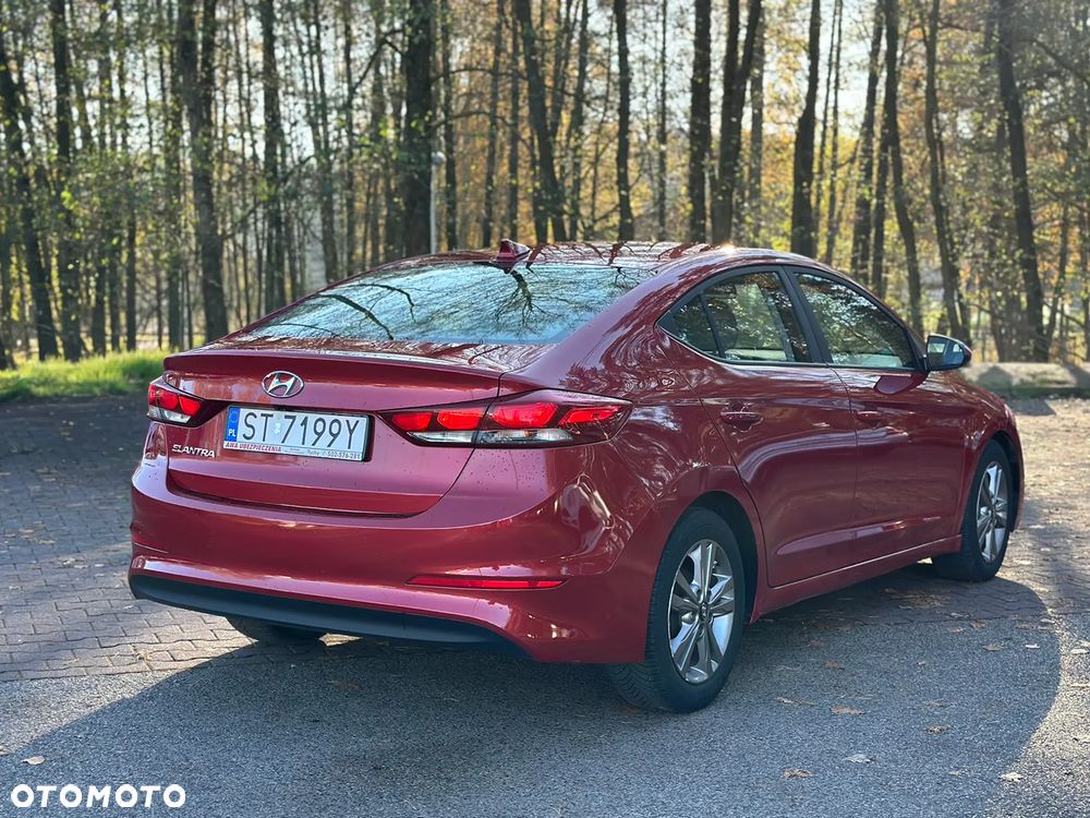 Hyundai Elantra - 4