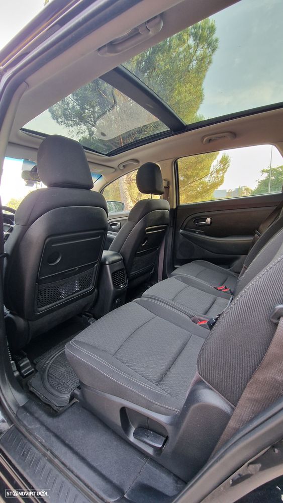 Kia Carens 1.7 CRDi 115 Dream-Team Edition - 10