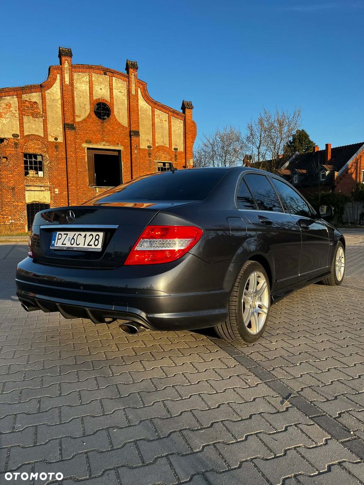 Mercedes-Benz Klasa C 280 4Matic Automatik Avantgarde Sport Edition - 13