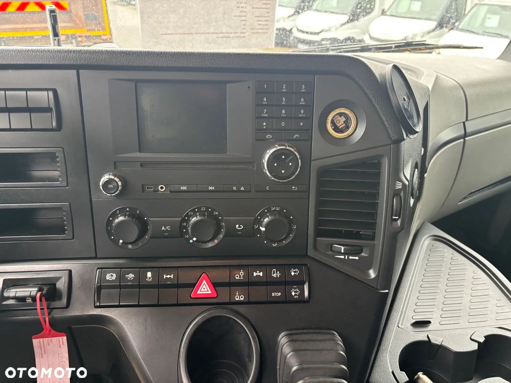 Mercedes-Benz ACTROS - 11