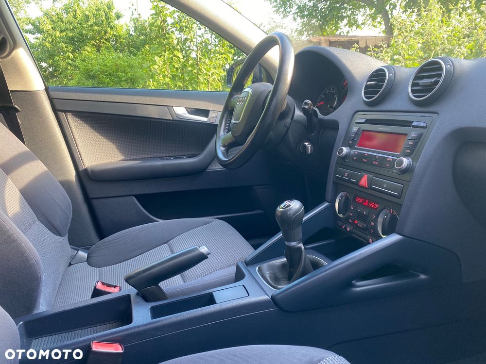 Audi A3 Sportback 1.6 FSI Attraction - 6