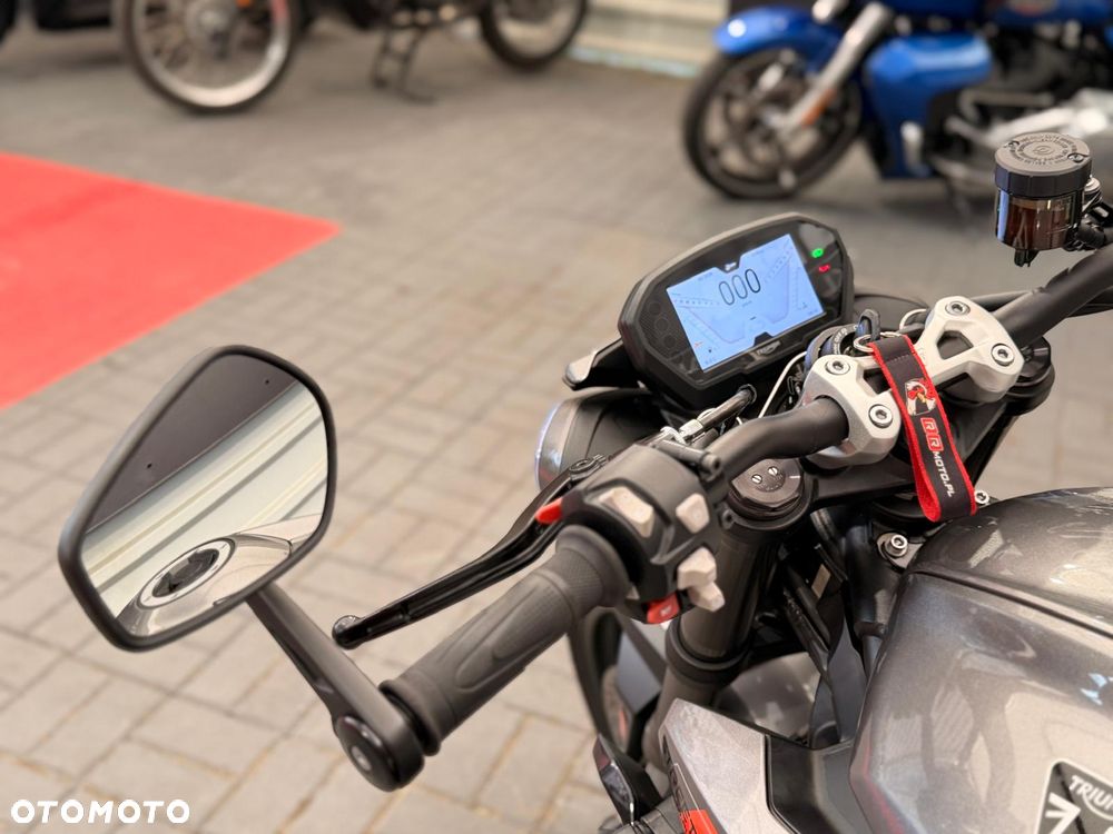 Triumph Street Triple - 7