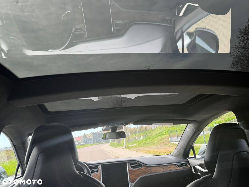 Tesla Model S - 25