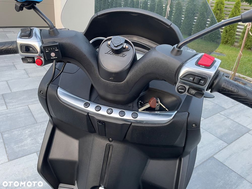 Piaggio MP-3 - 10