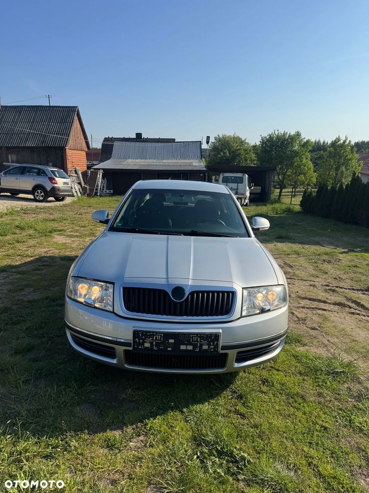 Skoda Superb 2.0 TDI DPF Ambiente - 2