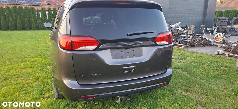 Chrysler Pacifica - 10