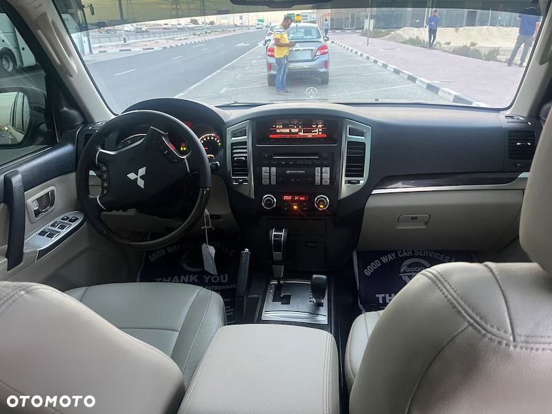 Mitsubishi Pajero - 11