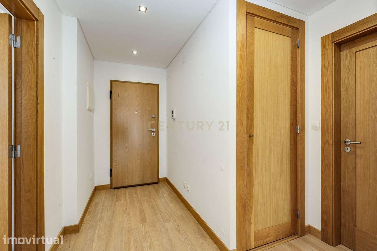 Arrendamento : Fantástico Apartamento T1 com Box (Pré-instalação para - Grande imagem: 3/21