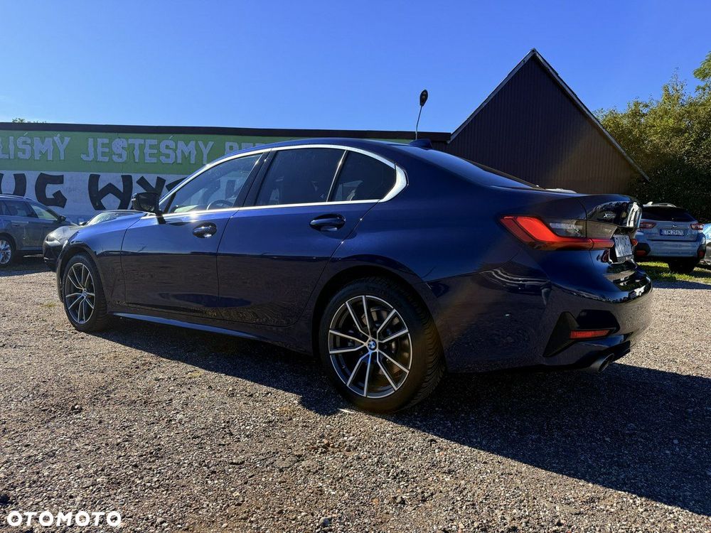 BMW Seria 3 330i xDrive - 19
