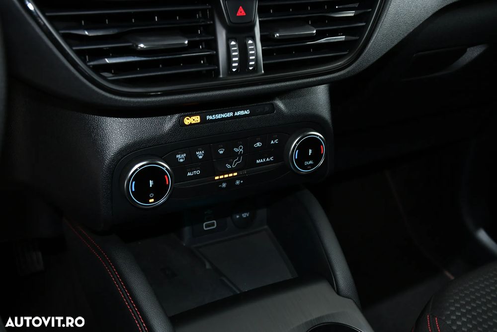 Ford Kuga 2.5 Duratec FHEV 4x4 ST-LINE - 29