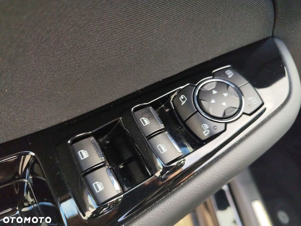 Ford S-Max - 11
