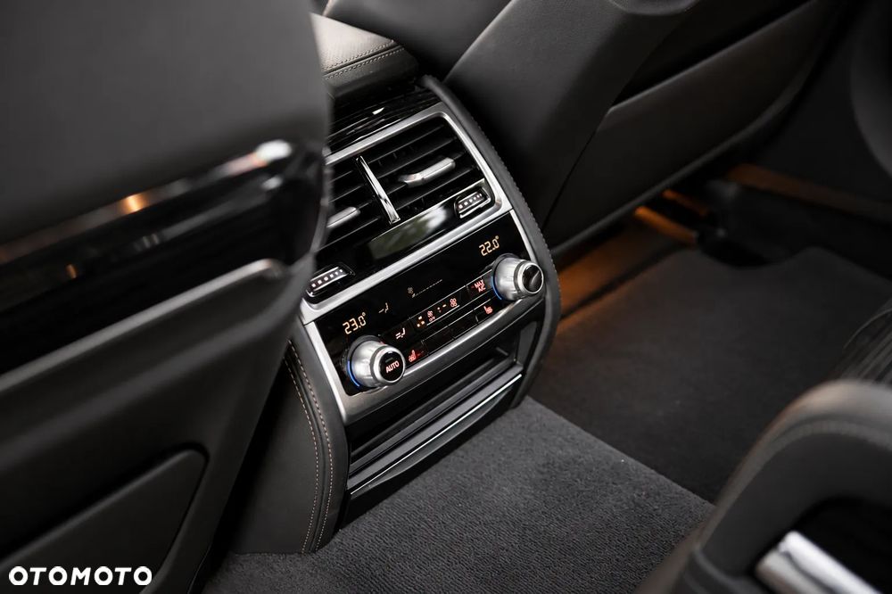 BMW Seria 7 - 30