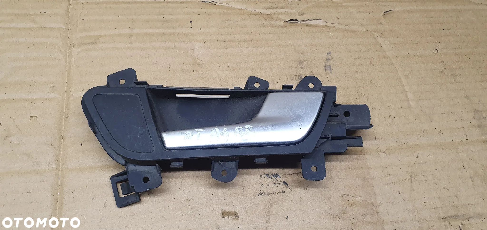 Klamka wewnętrzna prawy tył tylna prawa Audi A4 B8 8K0839020 - 1