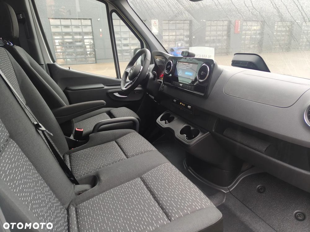 Mercedes-Benz Sprinter - 16
