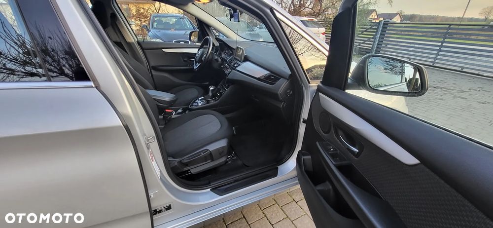 BMW Seria 2 218d - 17