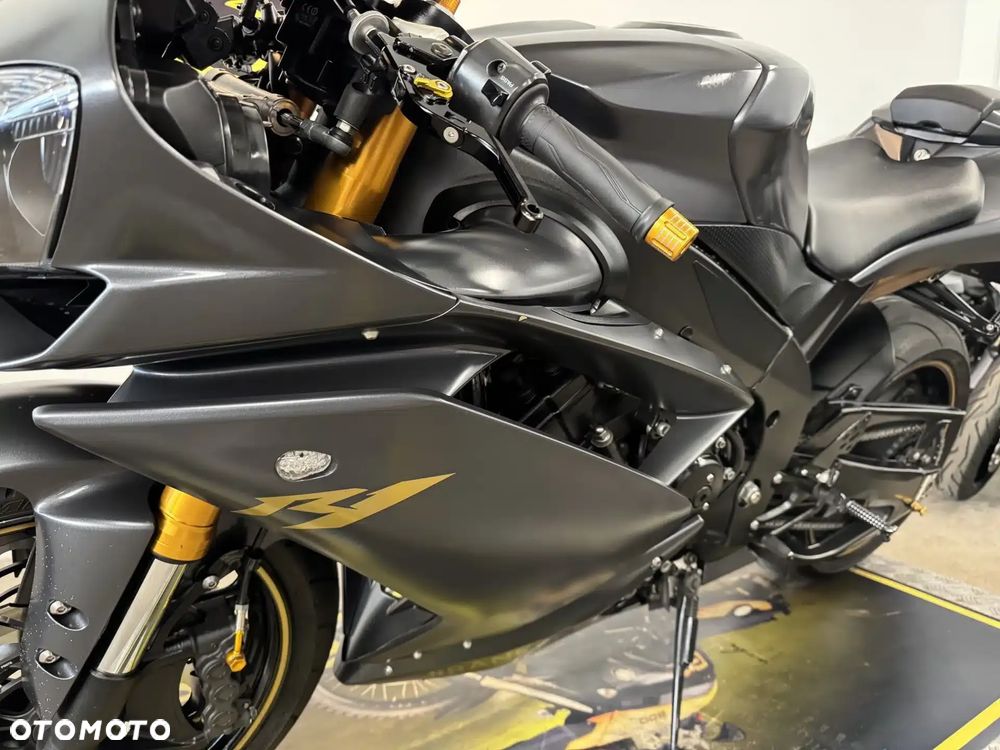 Yamaha YZF - 19