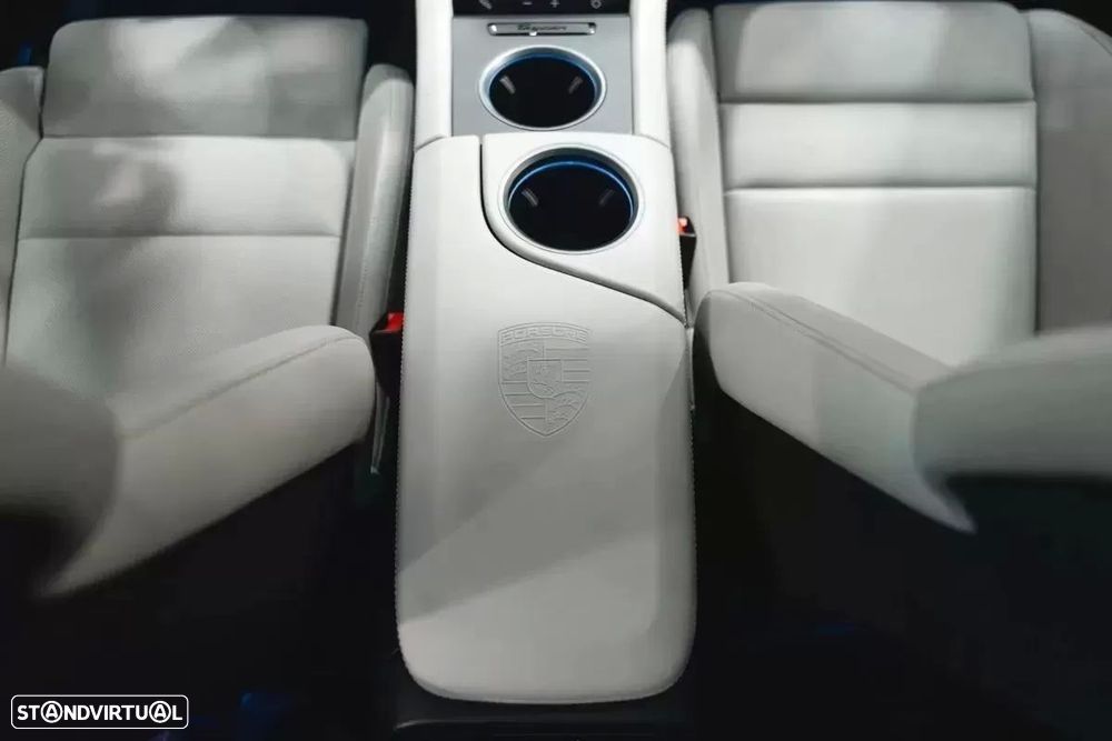 Porsche Taycan Turbo - 50