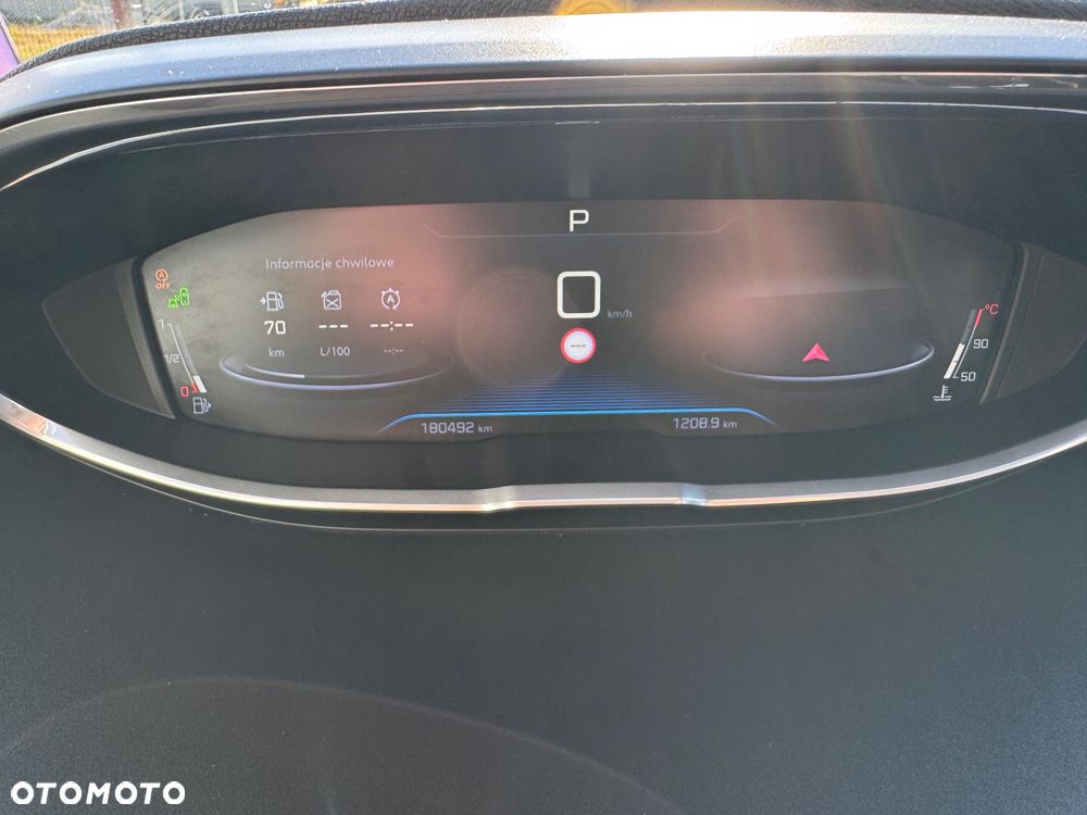 Peugeot 3008 1.6 PureTech GPF Allure S&S EAT8 - 17