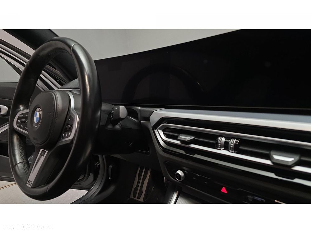 BMW Seria 3 320d xDrive mHEV M Sport - 32