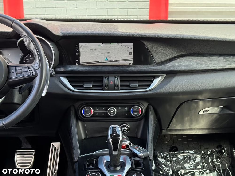 Alfa Romeo Stelvio - 12