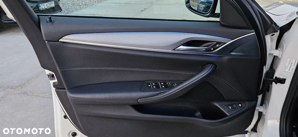 BMW Seria 5 530e iPerformance M Sport sport - 29