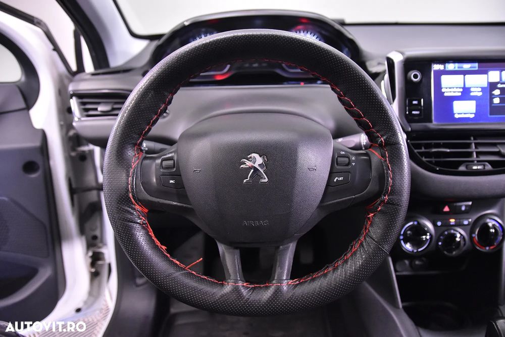 Peugeot 208 - 14