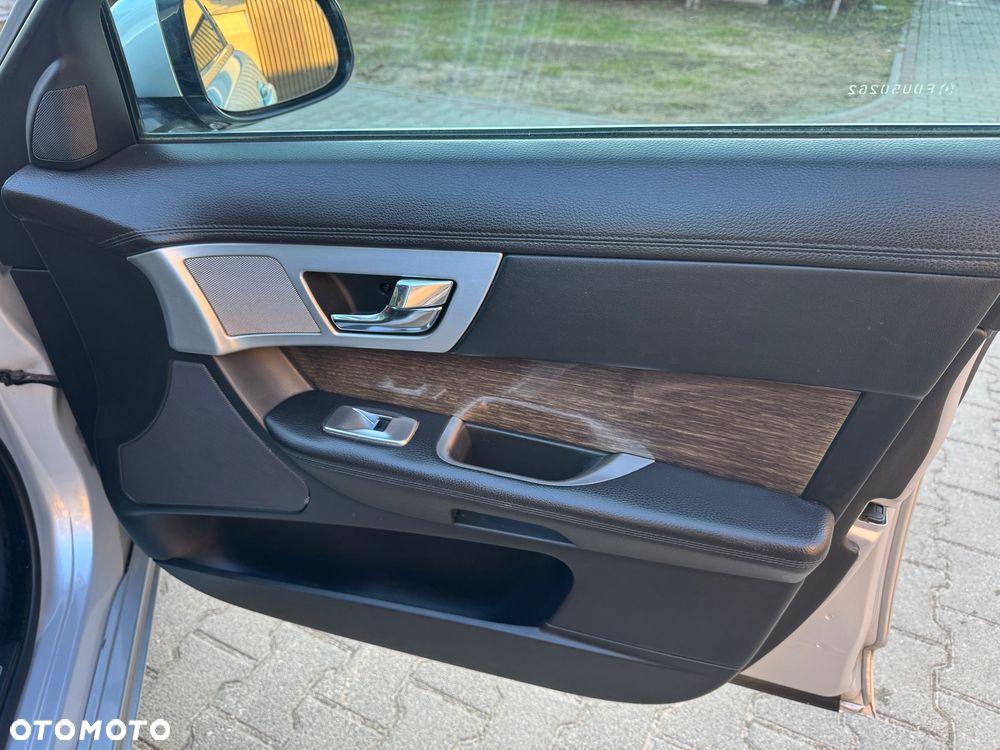 Jaguar XF 2.2 D Premium Luxury - 14