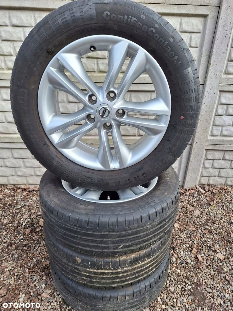 Koła Nissan  Continental 215/60R17 96H - 1