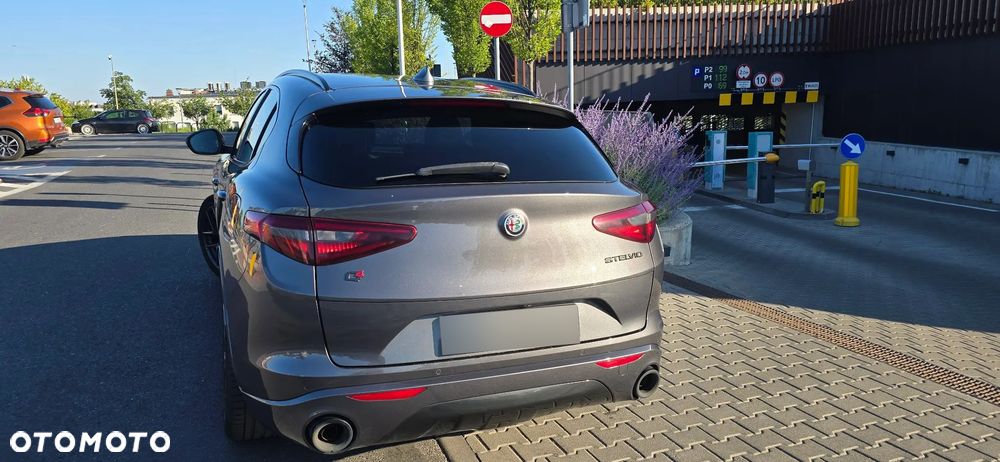 Alfa Romeo Stelvio 2.0 Turbo Veloce Q4 - 2