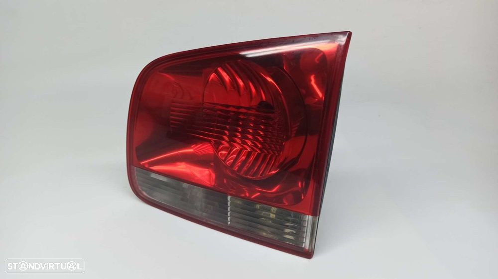 FAROLIM TRASEIRO DIREITO VOLKSWAGEN TOUAREG (7LA) TDI R5 - 7