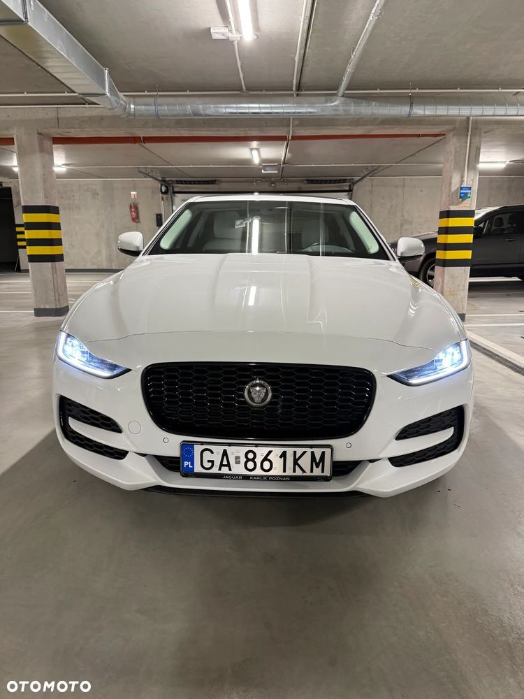 Jaguar XE 2.0 P250 R-Dynamic SE - 13