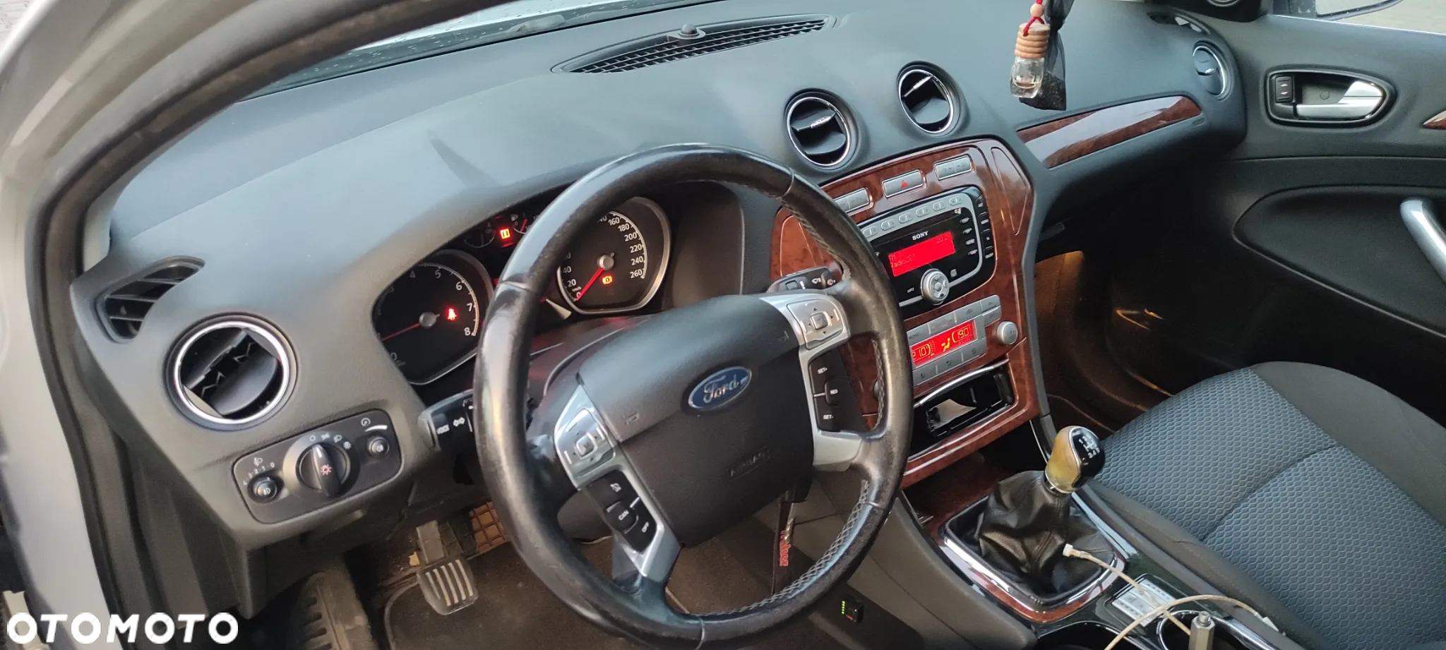 Ford Mondeo 2.0 Ghia - 10