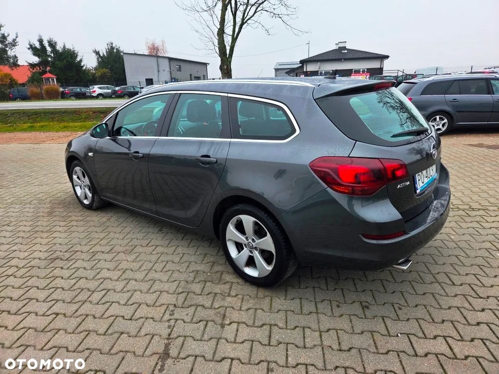 Opel Astra IV 1.4 T Cosmo - 12
